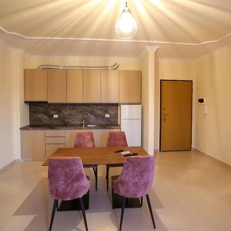 Oasis Residence Vlorë Exteriör bild