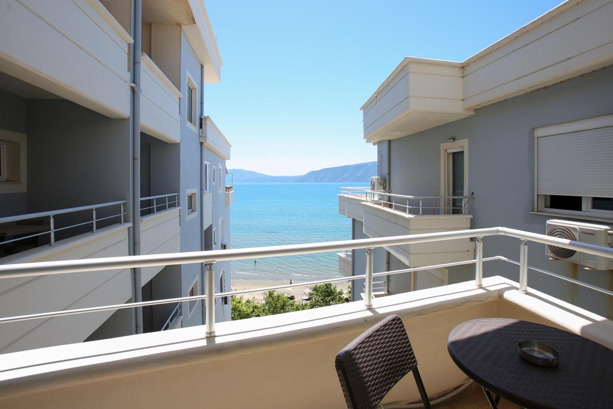 Oasis Residence Vlorë Exteriör bild