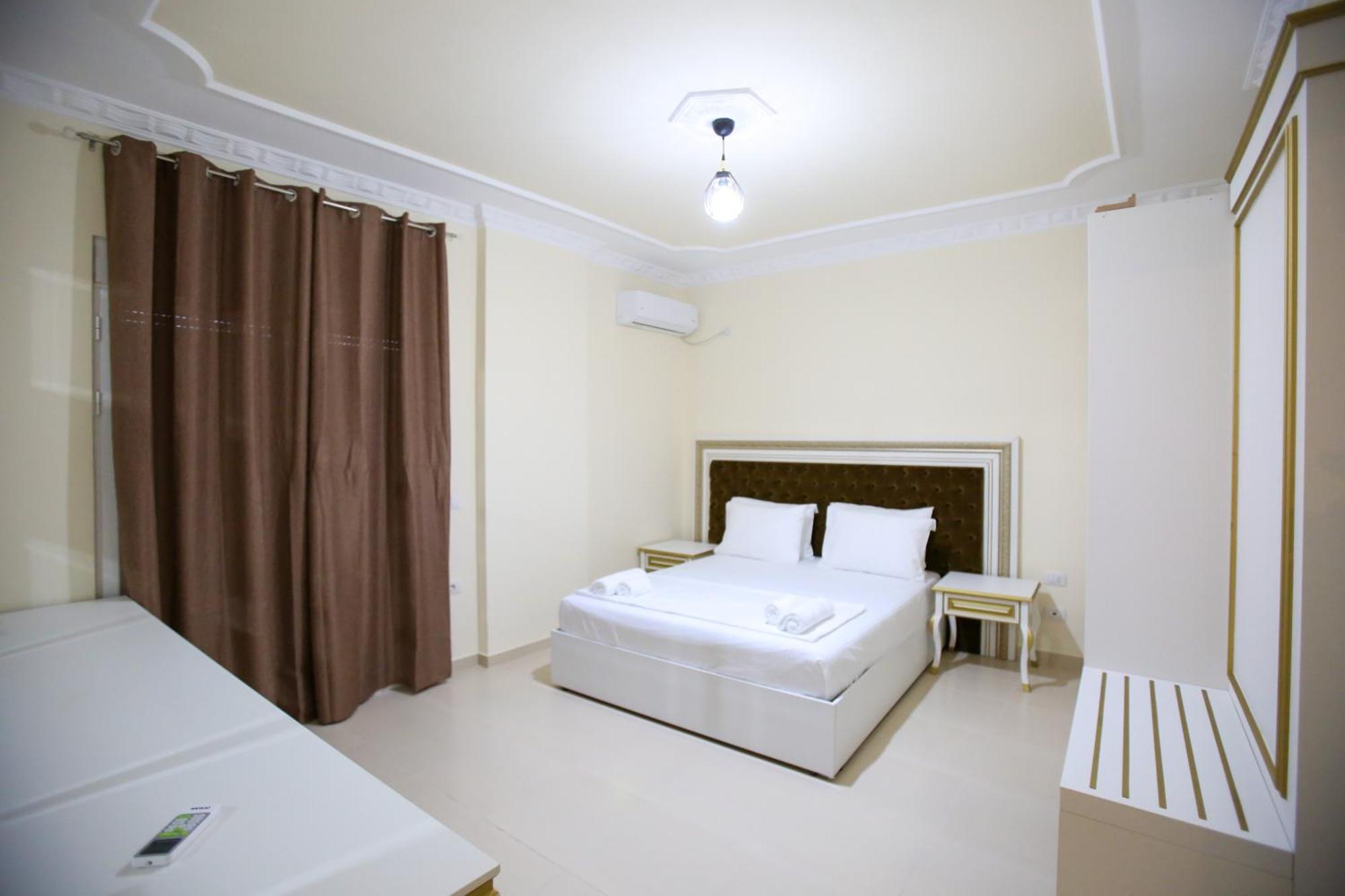 Oasis Residence Vlorë Exteriör bild