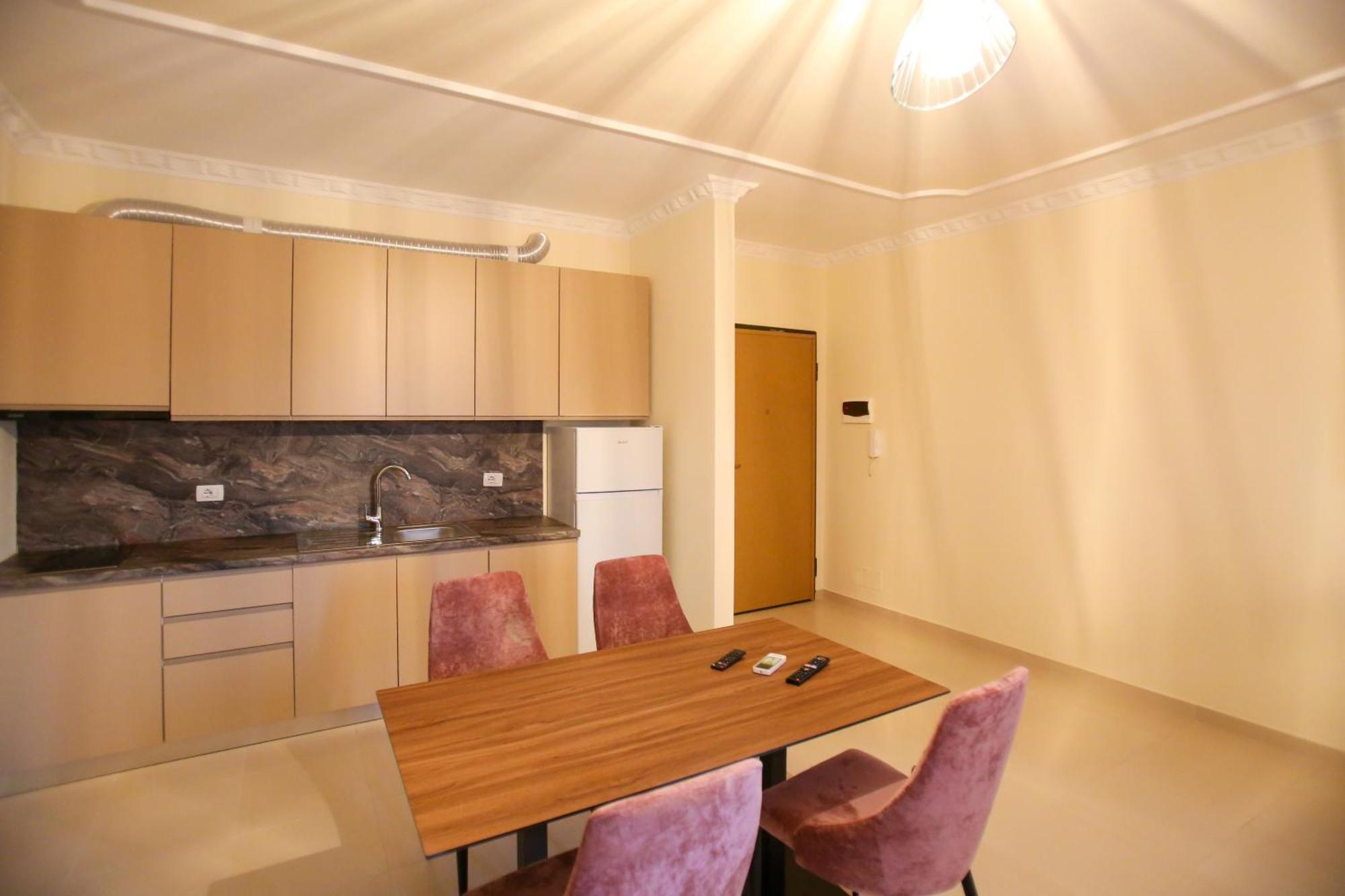 Oasis Residence Vlorë Exteriör bild